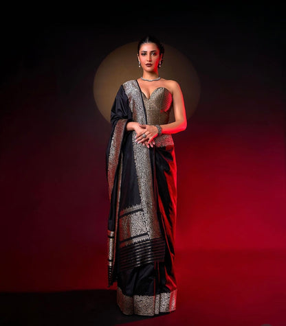 Celebrity Shruti Hassen Black Colour Jacquard Saree With Blouse Piece