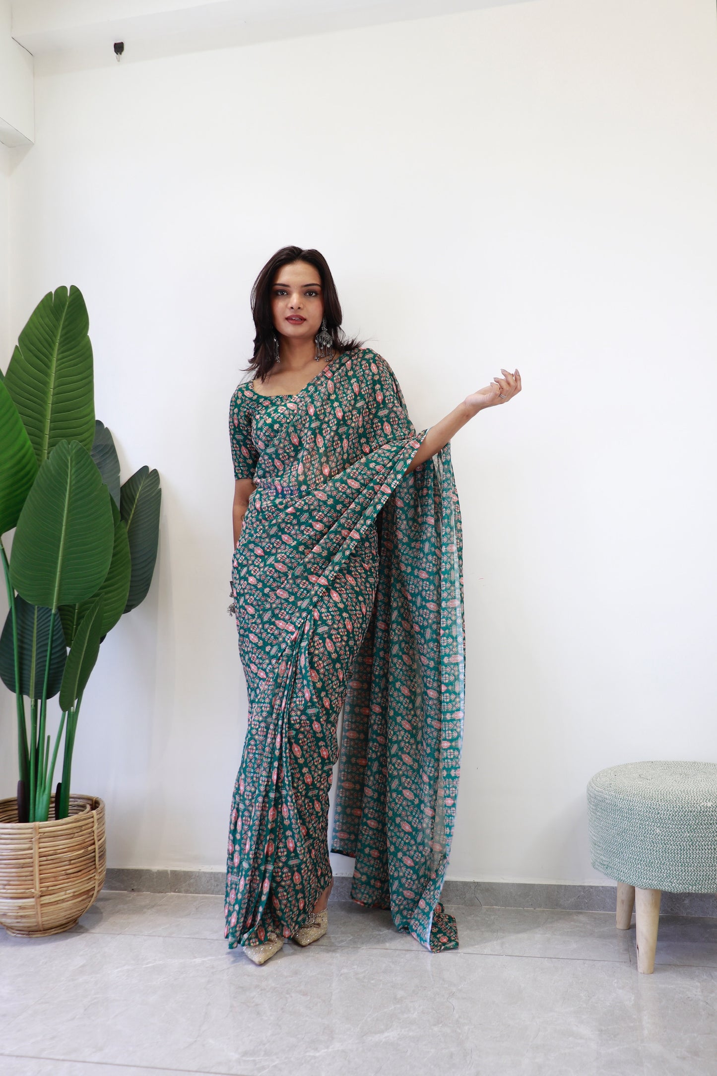 1   Min  Ready To Wear A Green Digital Print Saree With Blouse Piece