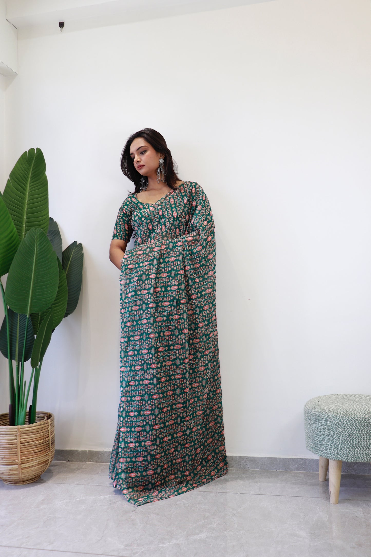 1   Min  Ready To Wear A Green Digital Print Saree With Blouse Piece